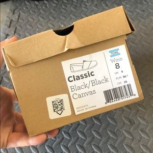 ***NEVER WORN*** Black Canvas Toms NEW WITH TAGS